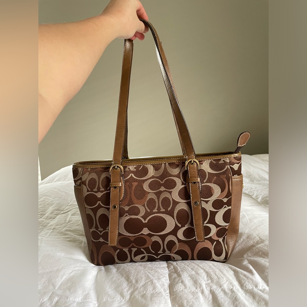 Authentic Vintage Coach Handbag/purse in brown/light brown color